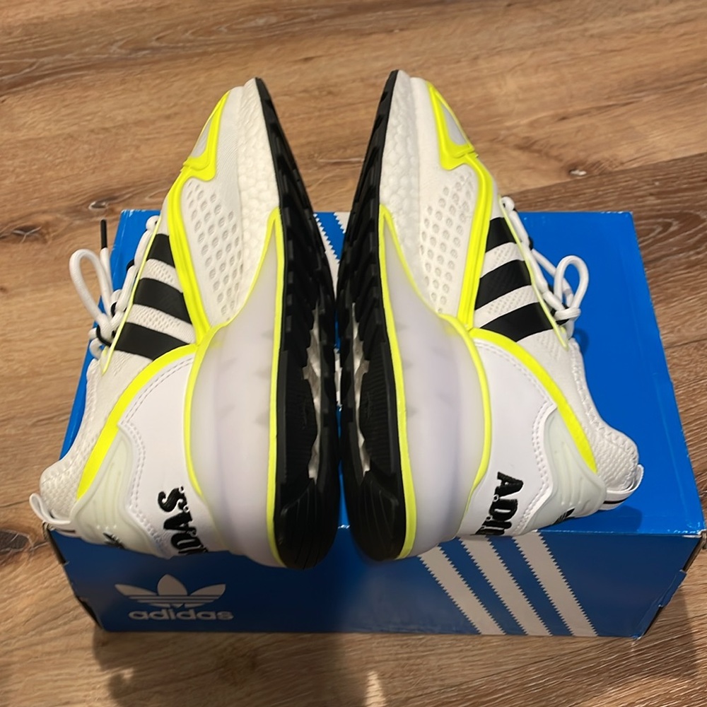 Adidas boost shoes - Picture 5 of 8